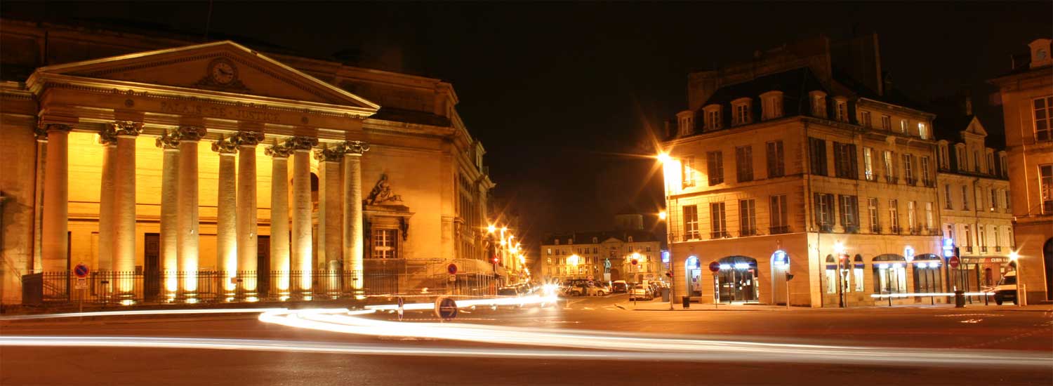 Centre ville de Caen - La place Fontette de nuit  width=