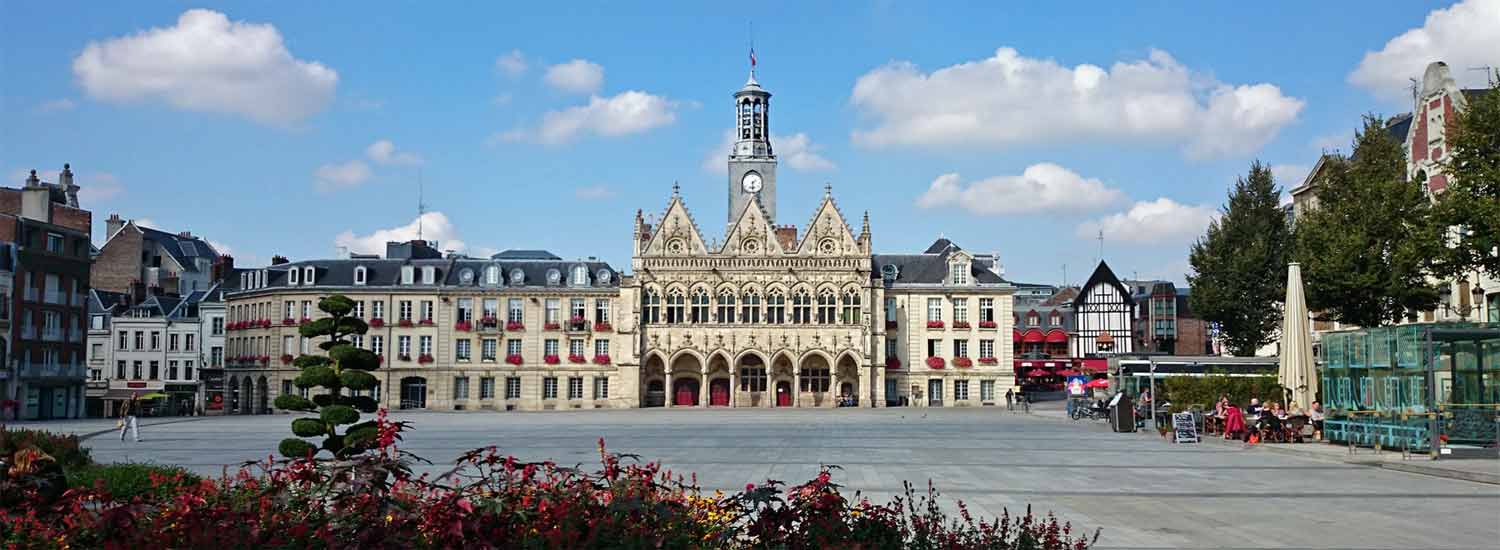 La grande  place centrale de Saint-Quentin
