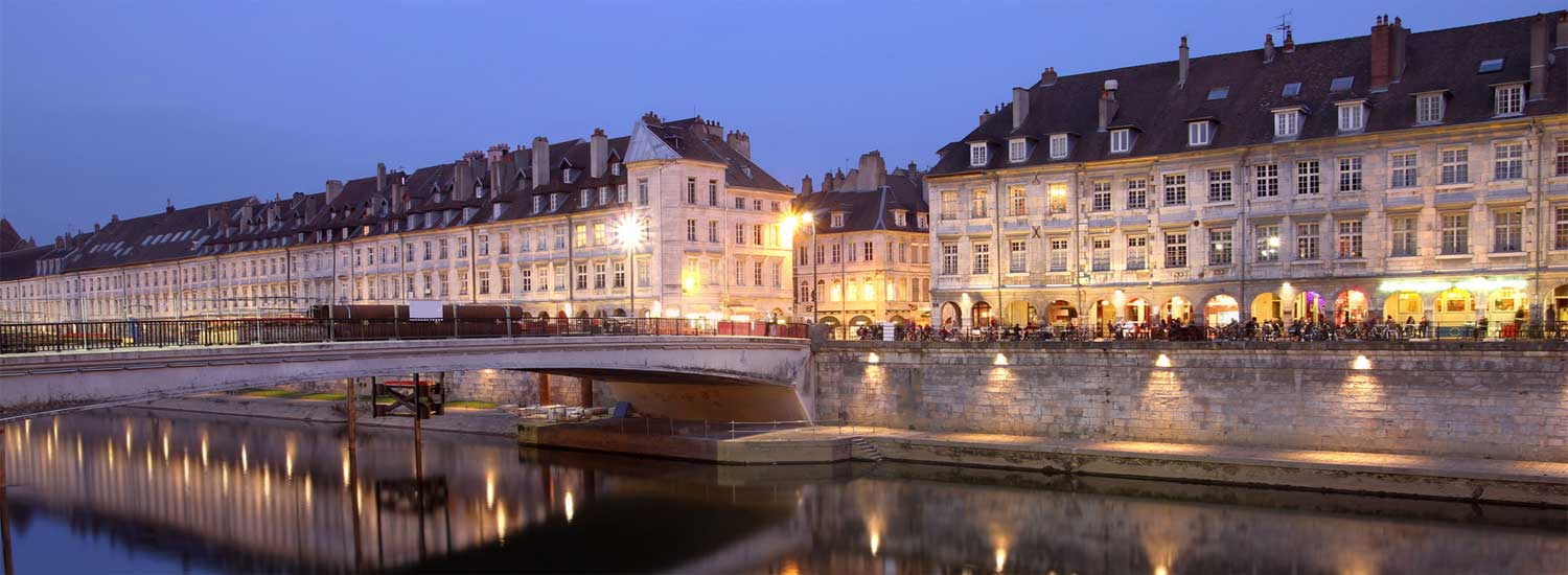 Le quai Vauban - Centre ville de Besançon  width=