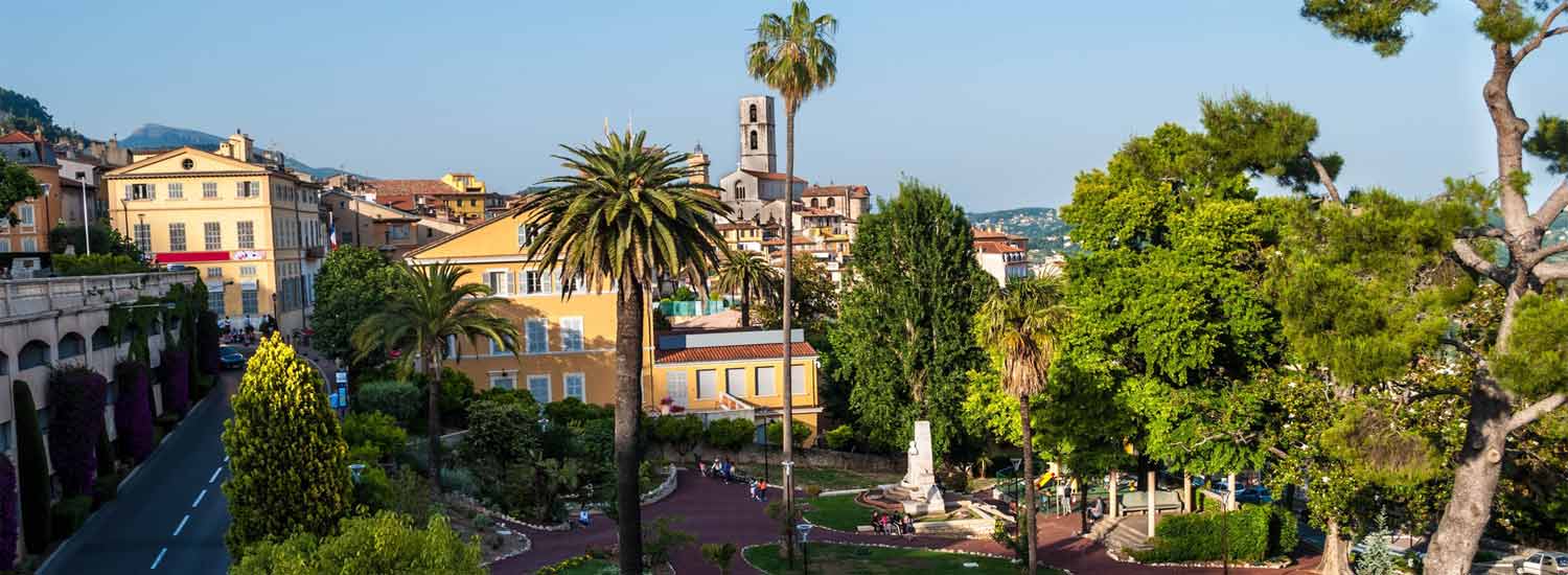 La ville de Grasse en fin d'après midi