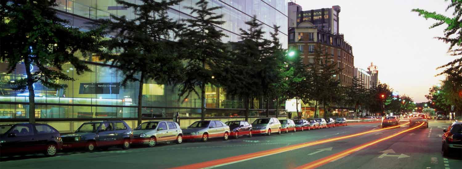 Centre ville d'Issy les Moulineaux à la tombée du soir