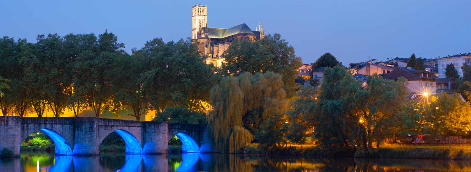 Pont sur la Vienne au centre ville de Limoges  width=