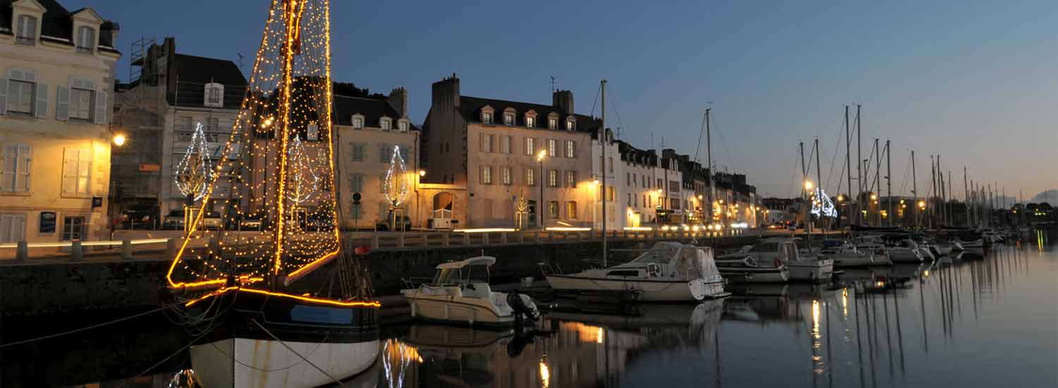 Le port de Vannes à la tombée du soie  width=